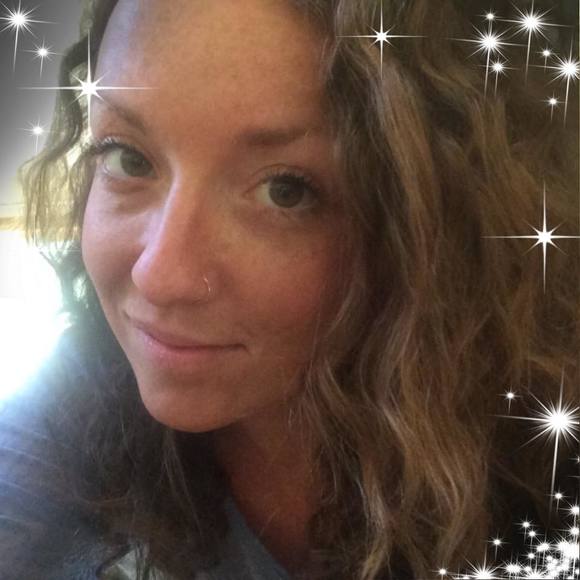 Meet your Posher, Andrea - Picture 1 of 1